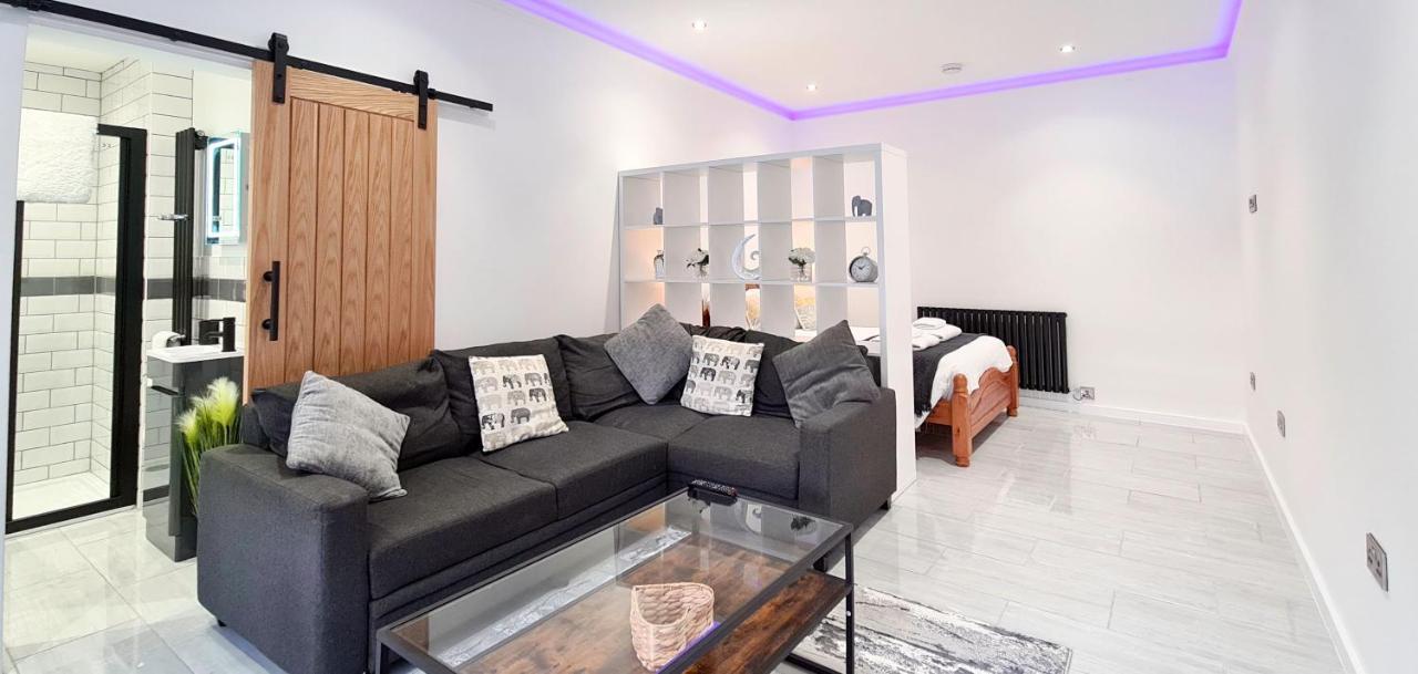 The Studio, Luxury Modern Apartment In The South Hams, Stunning Walks On The Doorstep, A 20 Minute Drive To The Beautiful Sandy Beaches, Quiet Courtyard Setting, Shops, Bars And Restaurants A Short Walk Away! Ivybridge Ngoại thất bức ảnh
