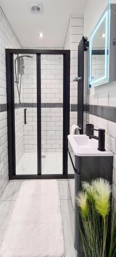 The Studio, Luxury Modern Apartment In The South Hams, Stunning Walks On The Doorstep, A 20 Minute Drive To The Beautiful Sandy Beaches, Quiet Courtyard Setting, Shops, Bars And Restaurants A Short Walk Away! Ivybridge Ngoại thất bức ảnh